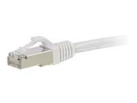 C2G Cat5e Booted Shielded (STP) Network Patch Cable - Kytkentäkaapeli - RJ-45 (uros) to RJ-45 (uros) - 10 m - STP - CAT 5e - valettu - valkoinen 83886